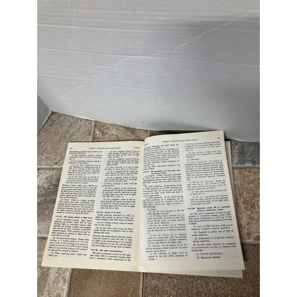 Federal Aviation Regulations 1976 Edition Aviation Book Company Glendale CA